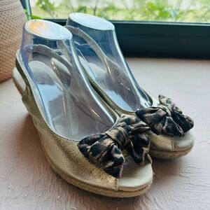 Lindsay Phillips Espadrille Wedge Gold Sandals leopard print bow Size 9